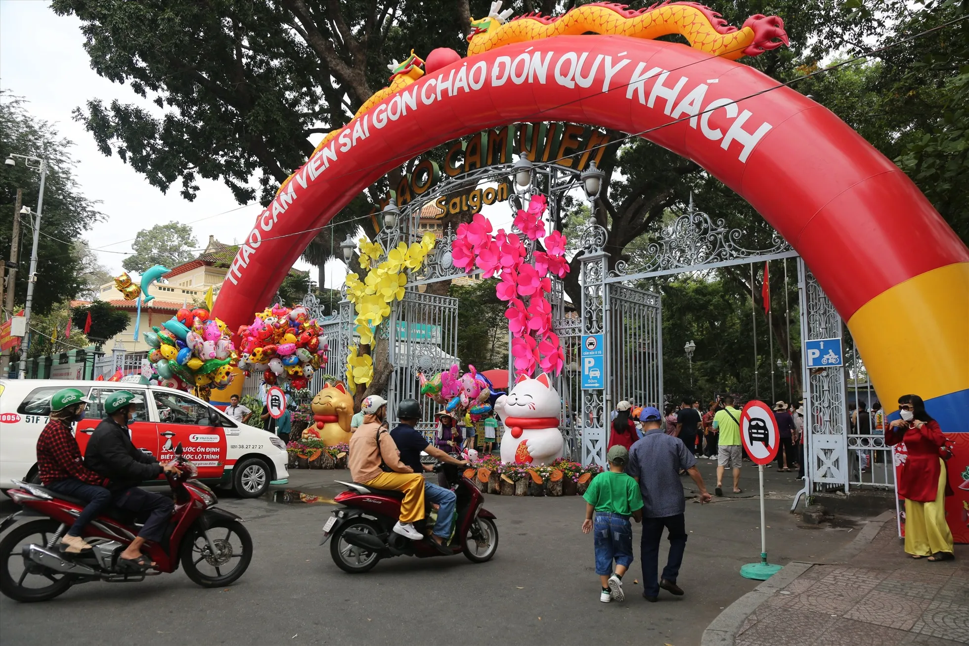 Nhiều gia đình lựa chọn Thảo Cầm Viên để cho các con tham quan dịp Tết